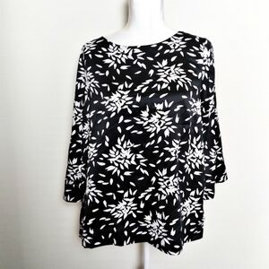 Merona Silky Black and White Quarter Sleeve Blouse